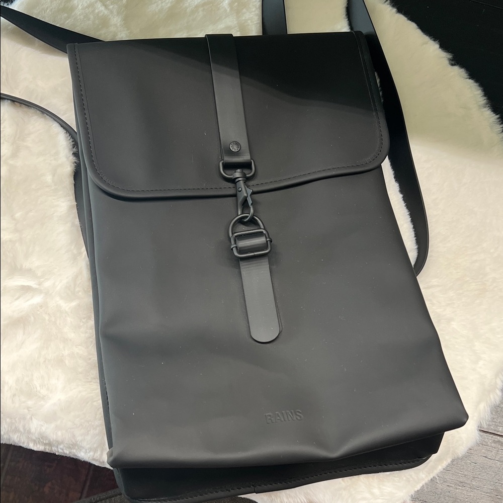 Rains Black Men's Backpack